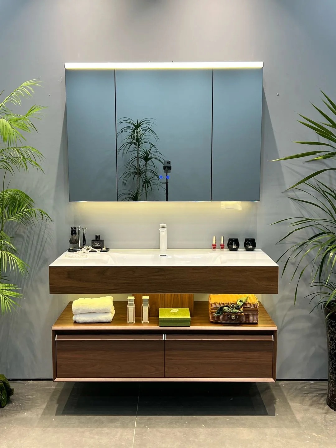 S603 wall-hung bathroom vanity with a statement mirror cabinet, 80 to 120 cm