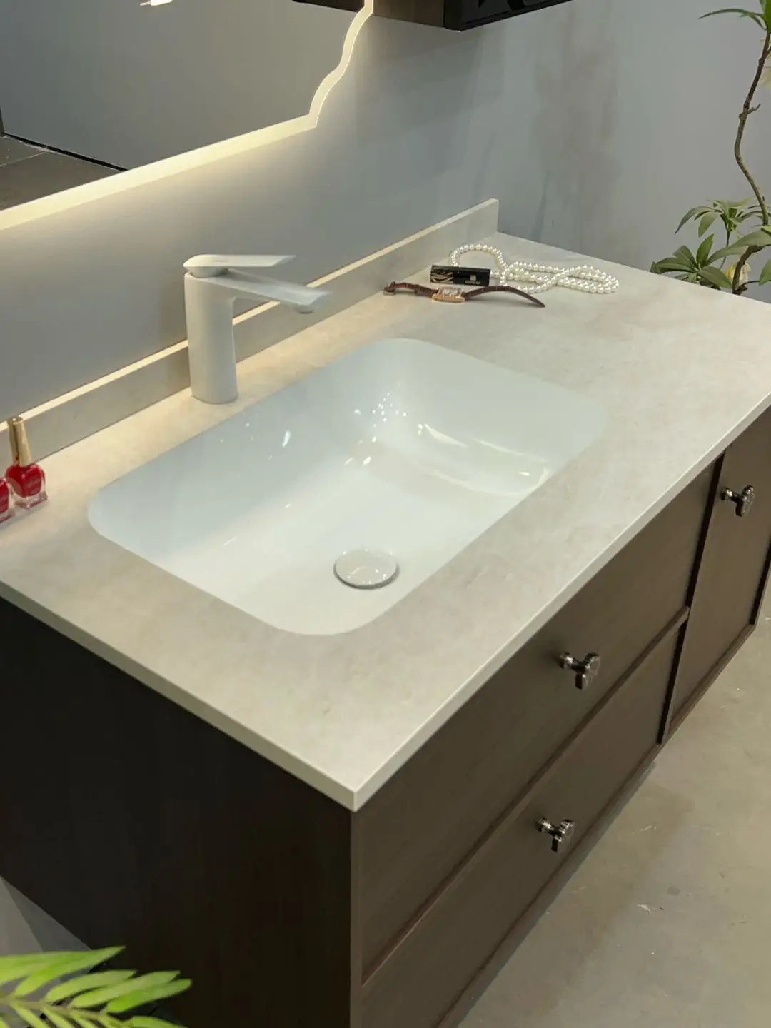 S601 bathroom vanity drawer and cabinet detail